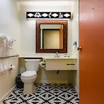 Coyote South Hotel 3*