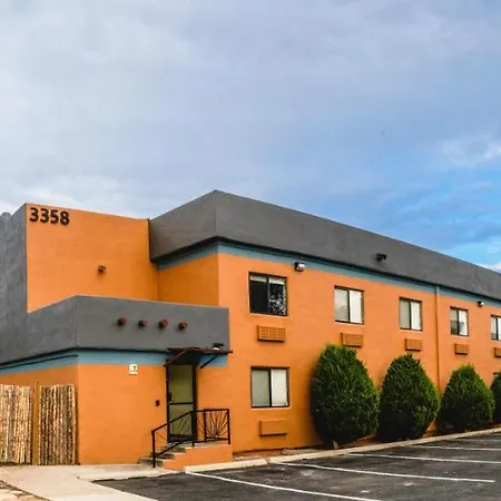 Coyote South Hotel 3*