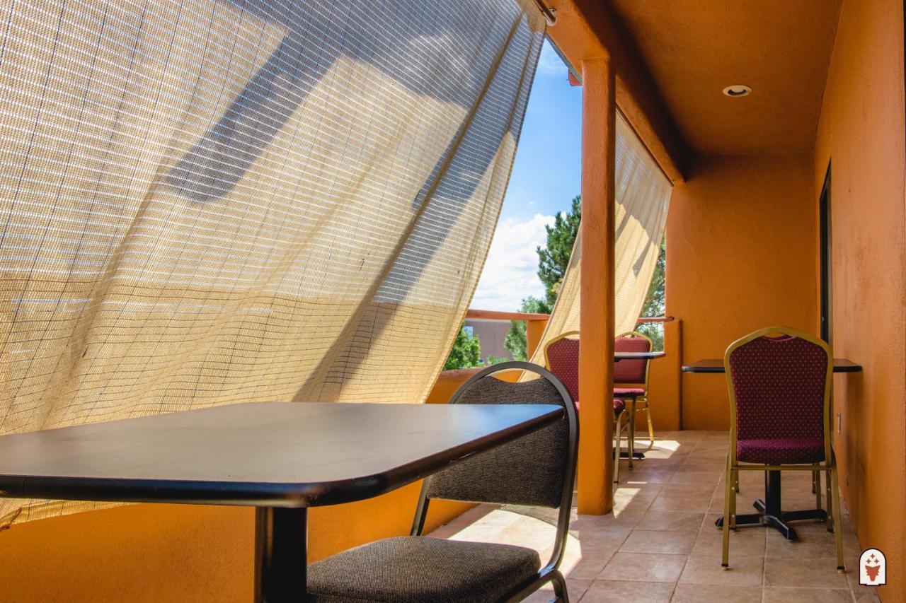 Coyote South Hotel 3*