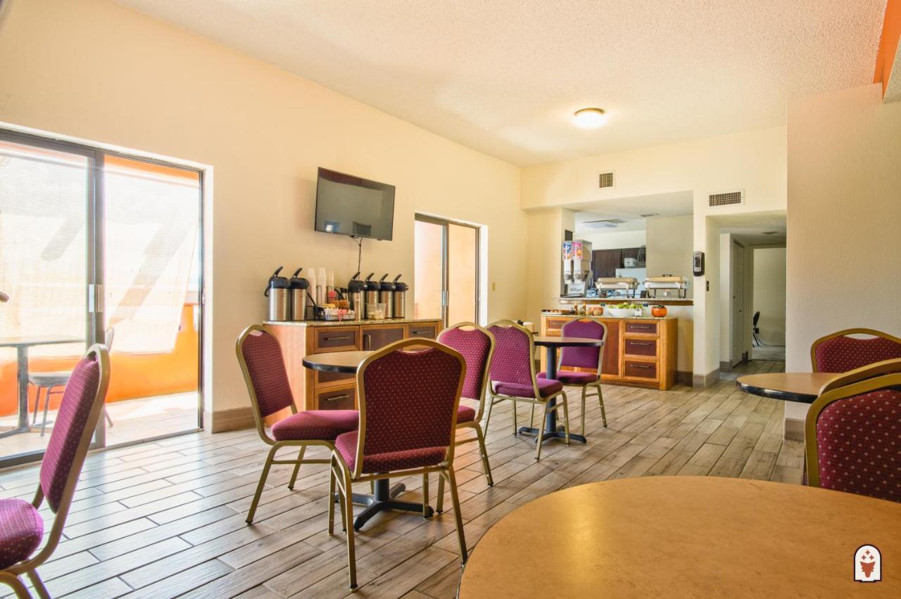 Coyote South Hotel 3*