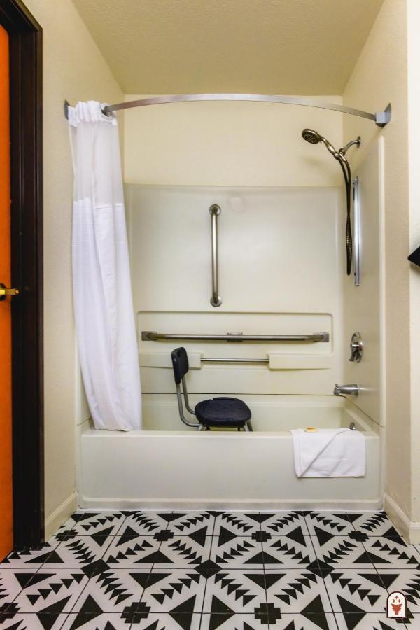 Coyote South Hotel 3*