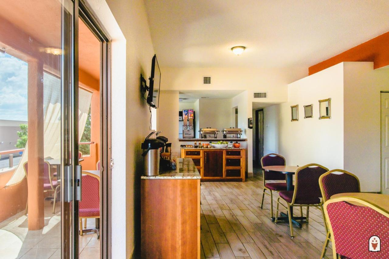 Coyote South Hotel 3*