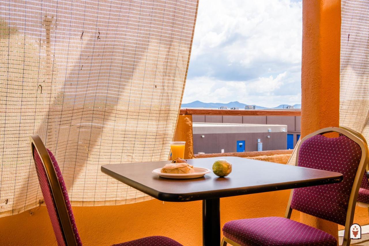 Coyote South Hotel 3*