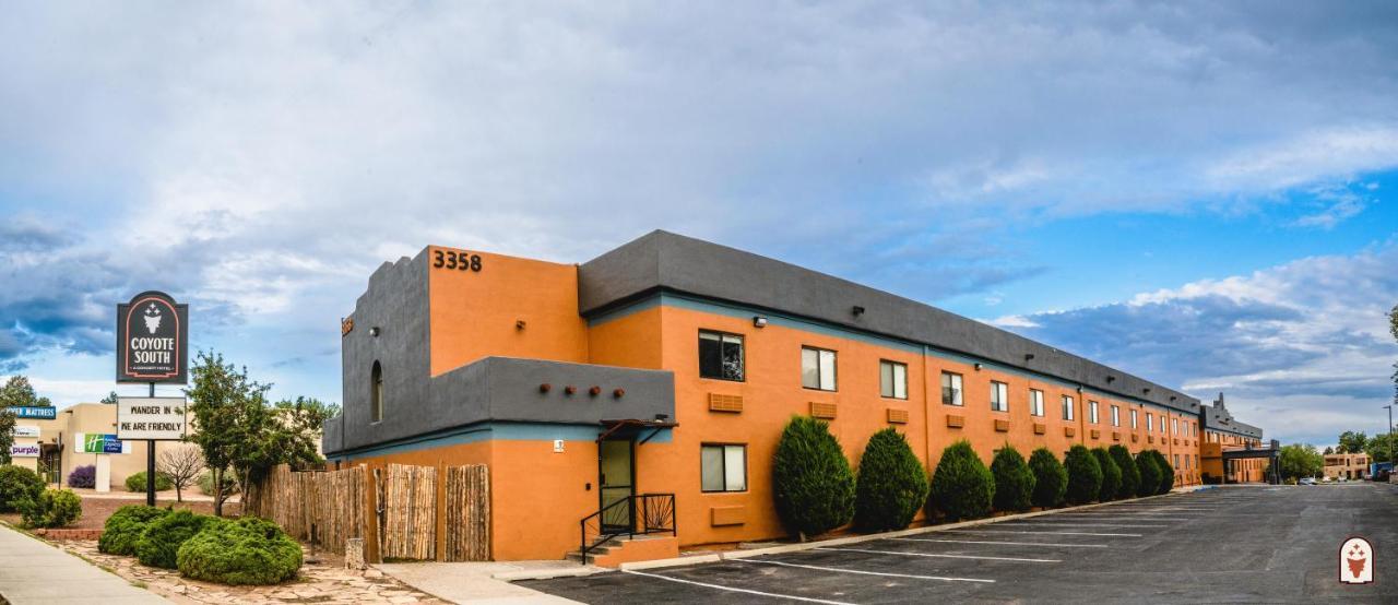 Coyote South Hotel 3*